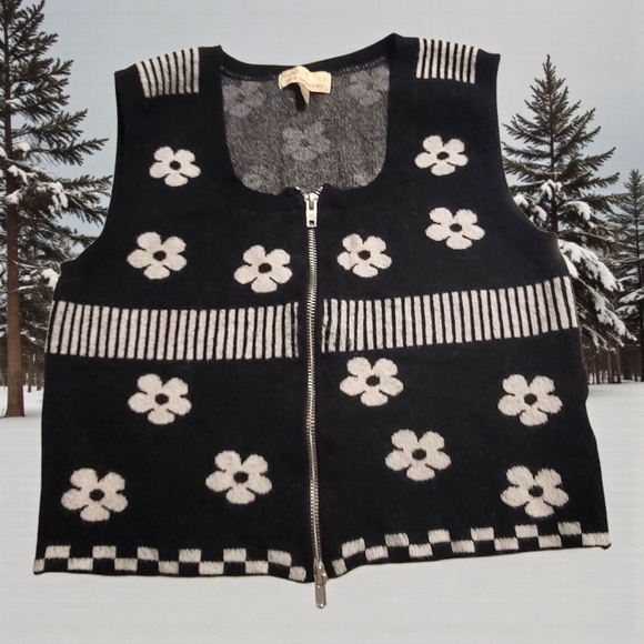 SAGE & OAK - XL Black and White Floral Zip Vest - Picture 1 of 6